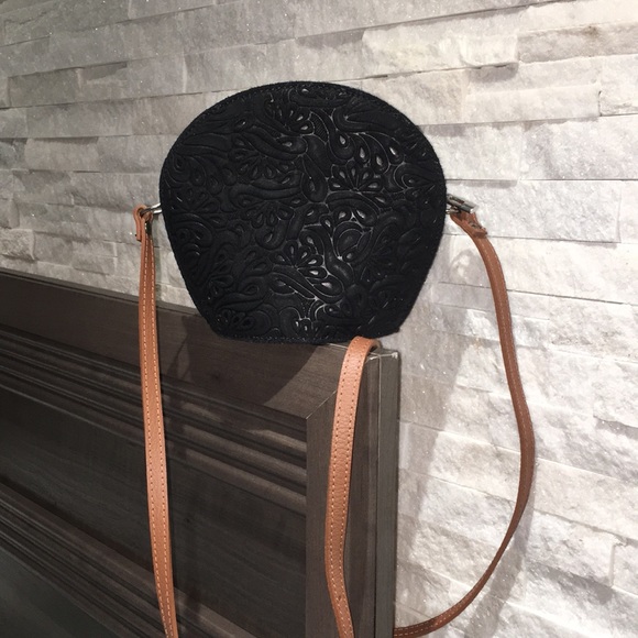 Genuine Minimal Leather Crossbody Bag - Picture 3 of 4